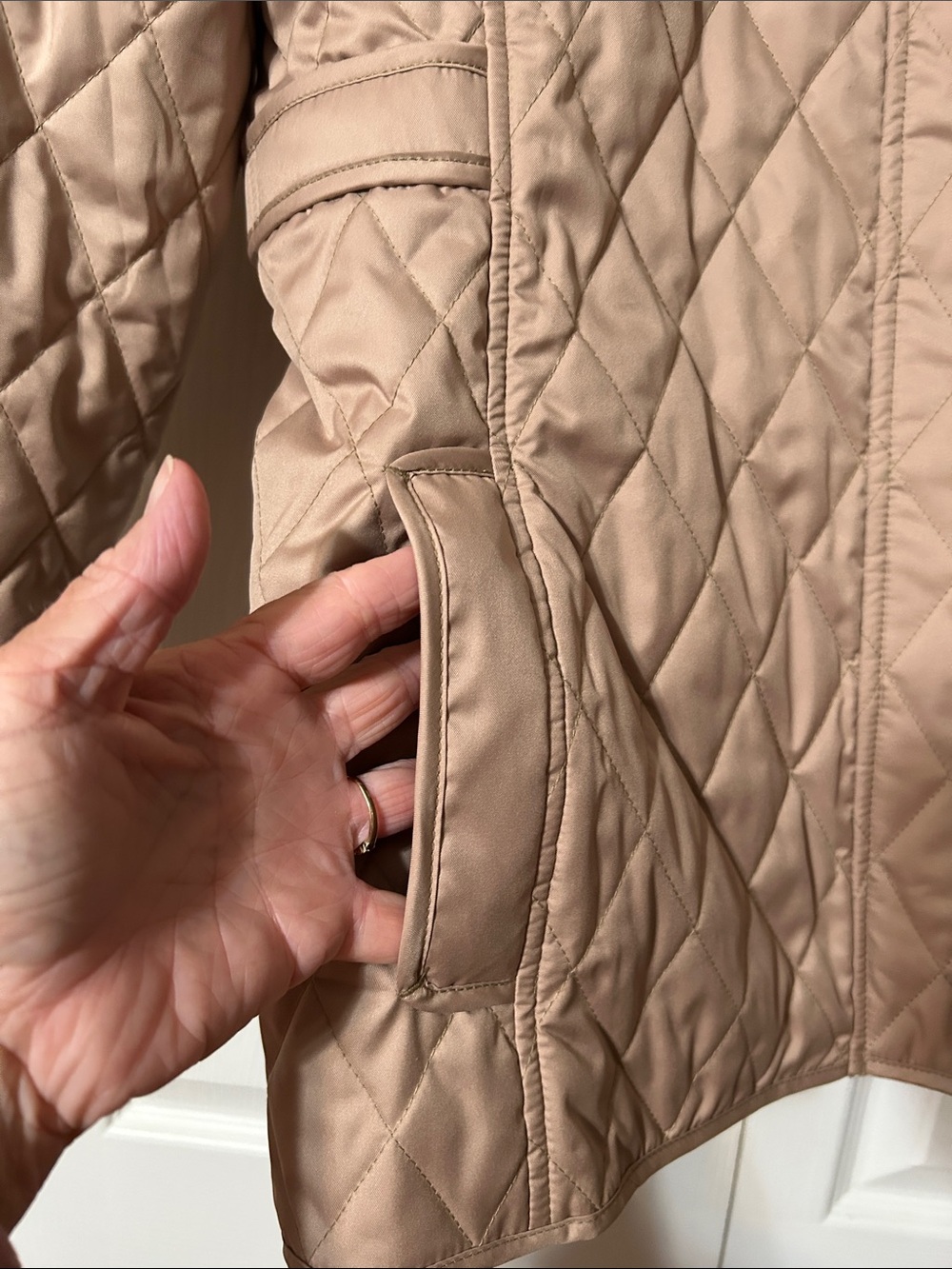 L.L. Bean Medium, Diamond pattern Quilted Riding Jacket Beige with plaid lining - Picture 6 of 7